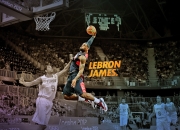 开云体育下载-这是一篇结合了英超争冠与NBA独行侠对阵老鹰双线叙事的创意文章。它将体育竞技中的收割概念与唯一性的哲学思考相结合