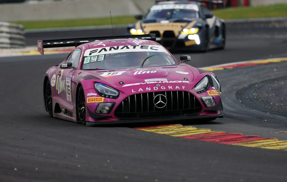 阿斯顿马丁完胜法拉利，塞恩斯扛起全队的简单介绍