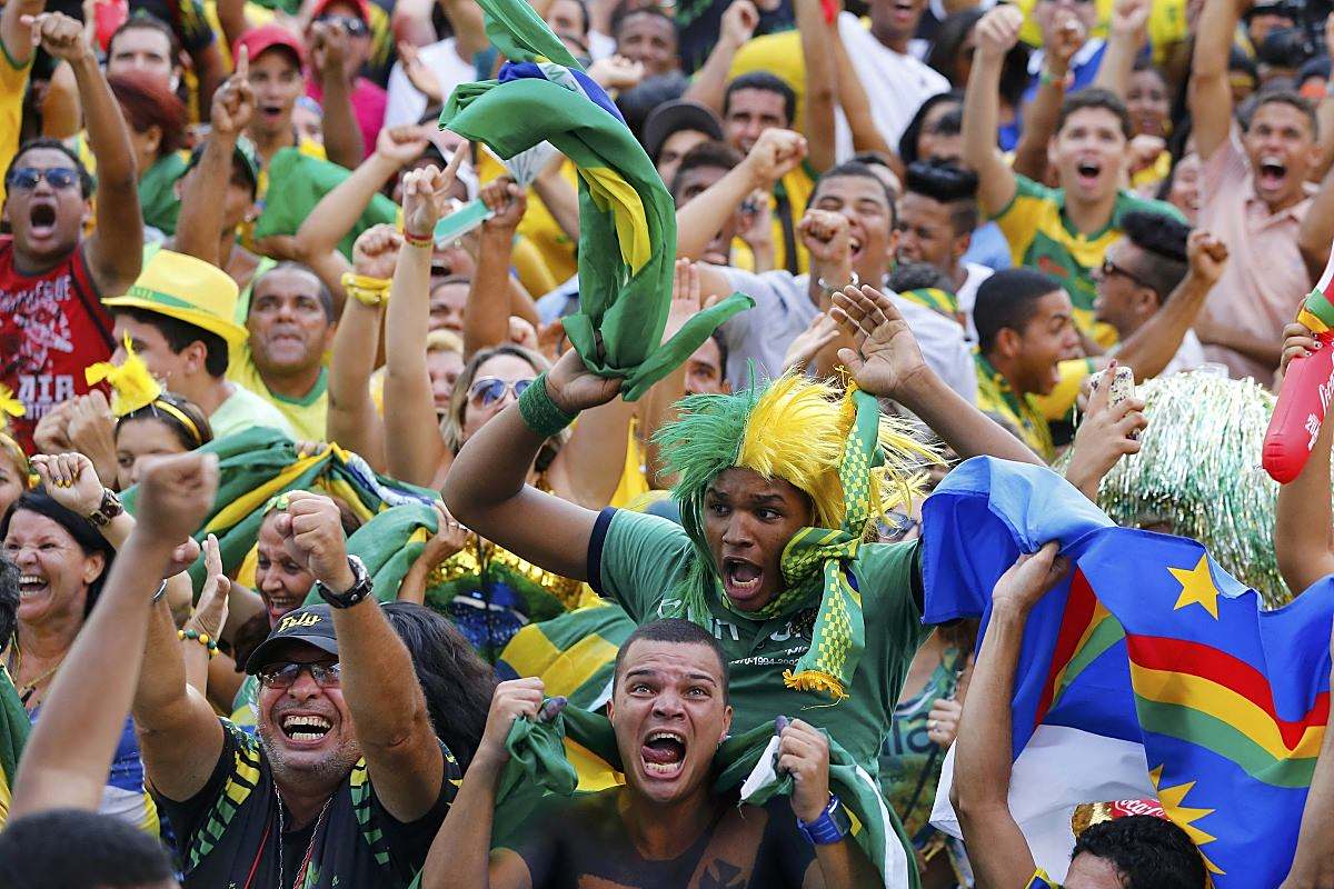 精彩瞬间回放，引发球迷激情