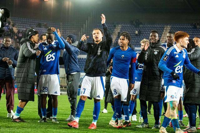 包含兰斯客场大胜，法甲球队逐渐崛起的词条