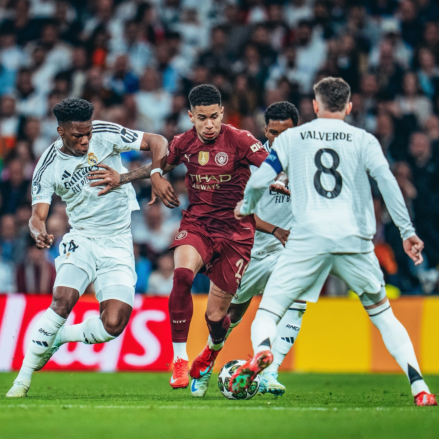 包含曼城主场全取三分，继续追赶榜首的词条