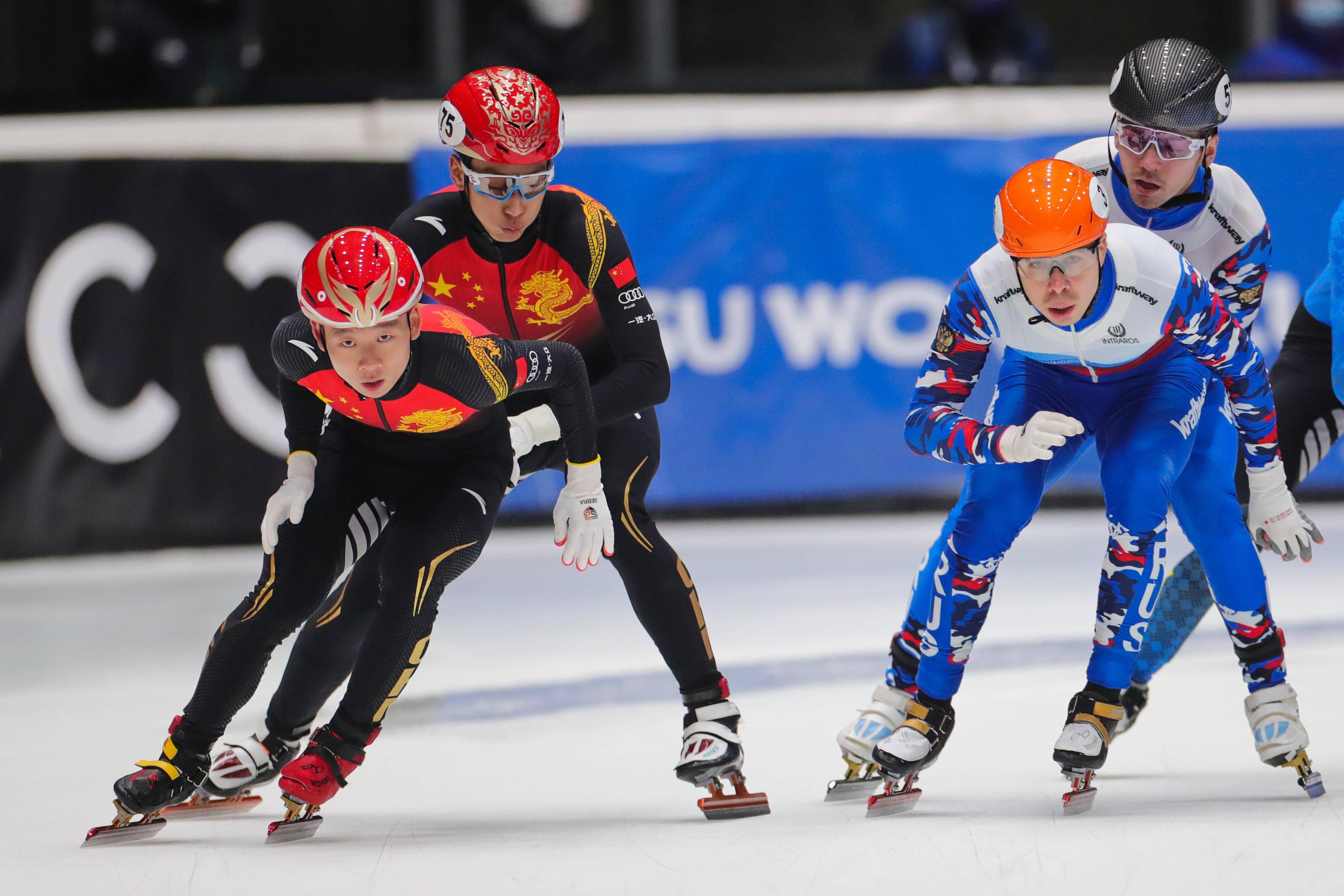 比赛中球员们展现出顶尖技艺