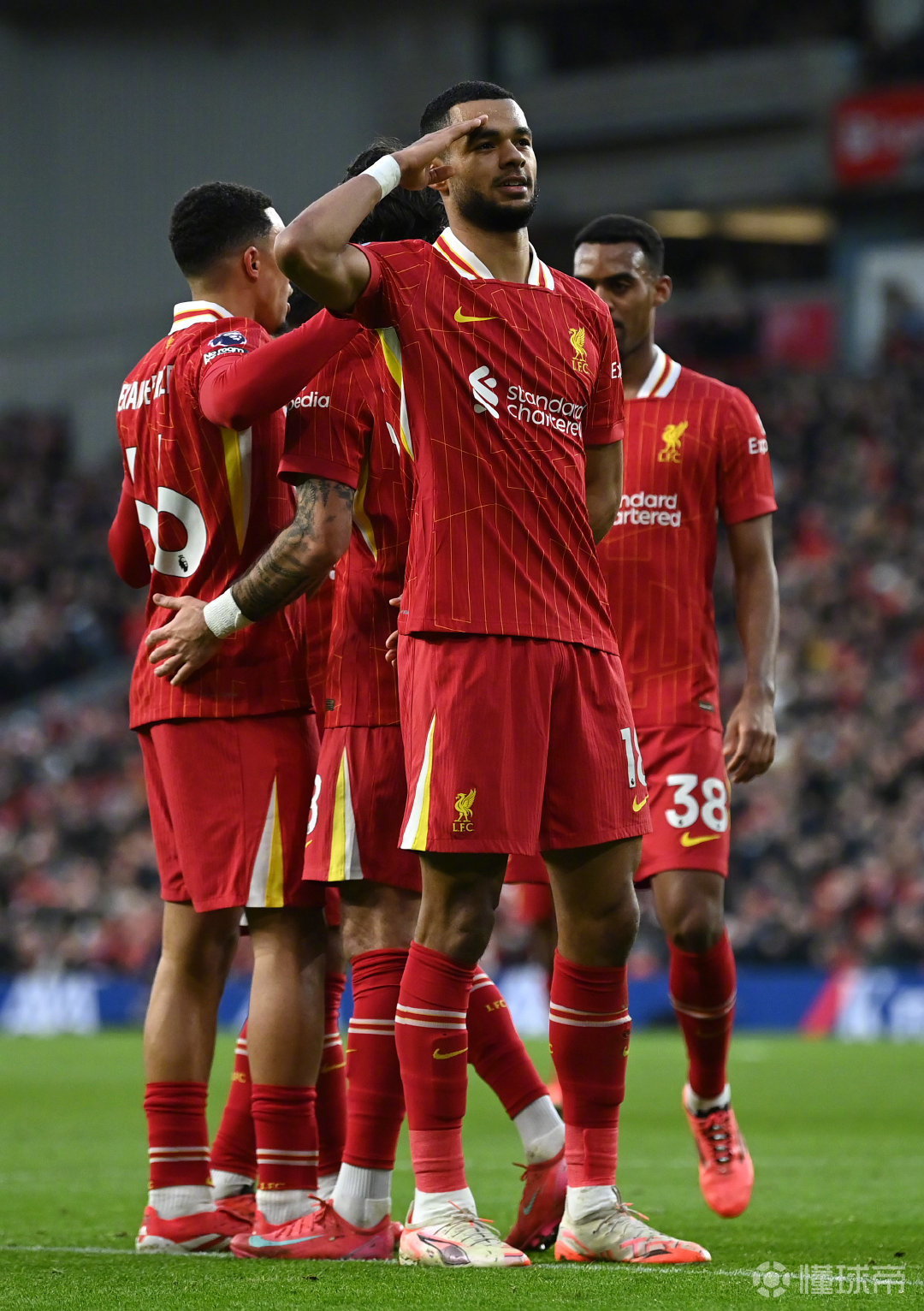 利物浦主场告捷，稳固榜首地位