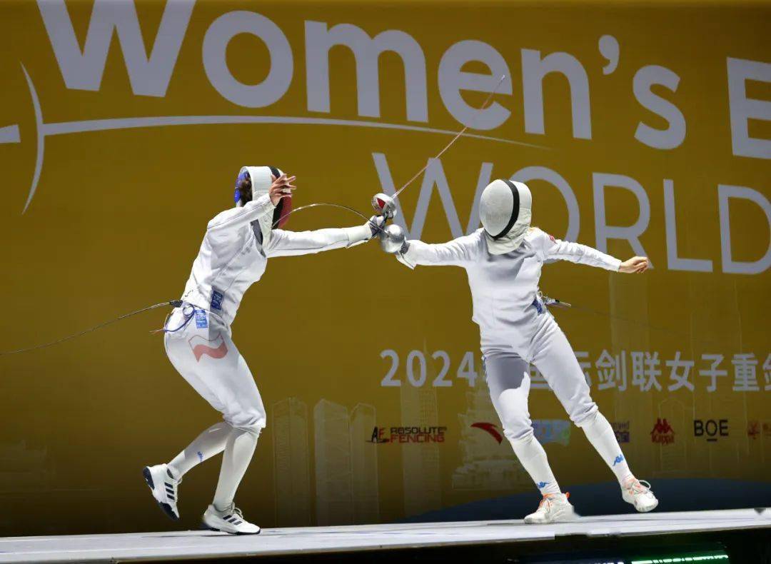 意大利选手在击剑比赛中实现五连胜