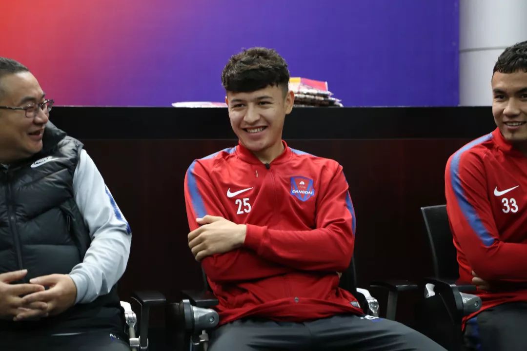 关于重庆男队全队士气高昂，取得关键胜利的信息