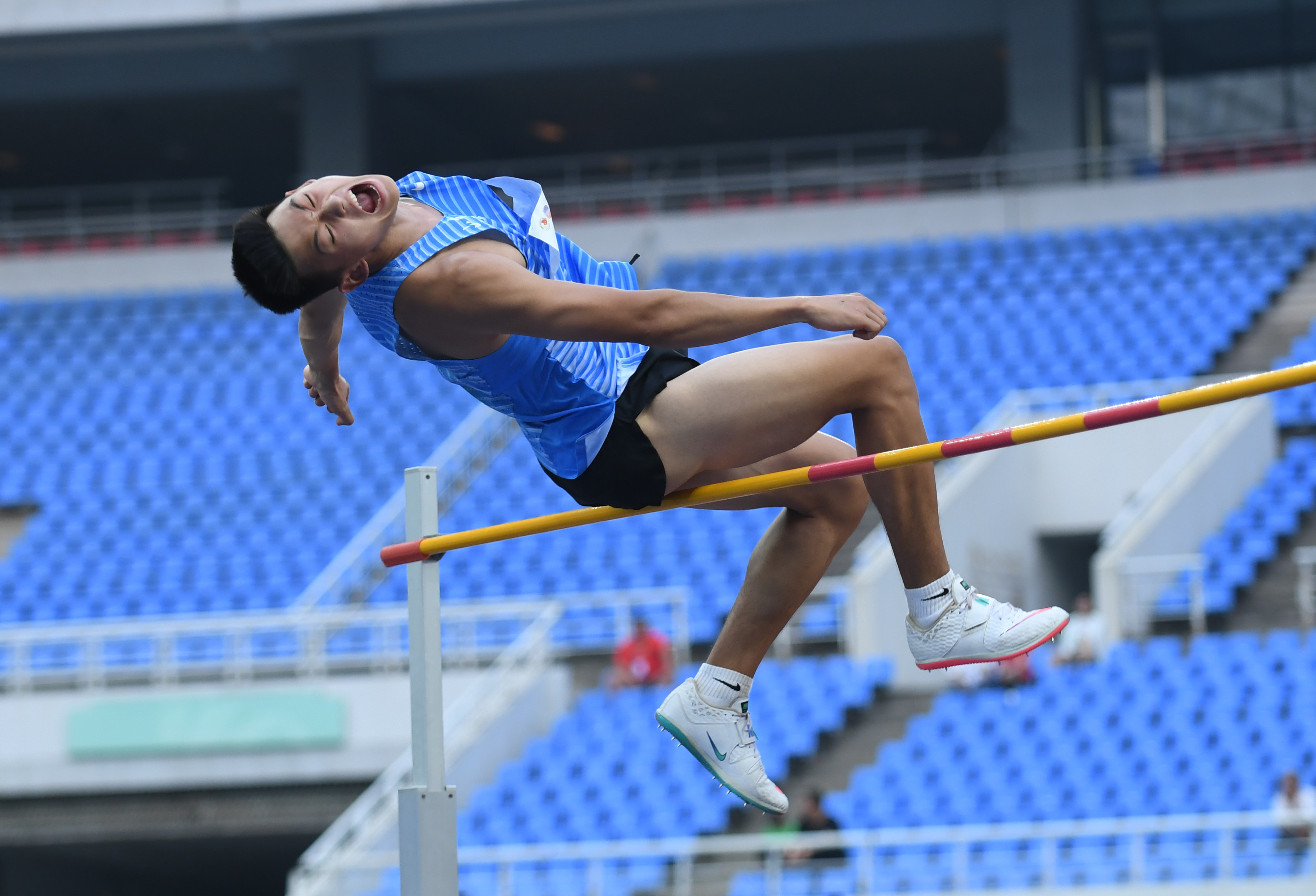 关于塞尔维亚运动员在跳高比赛中实现PB的信息