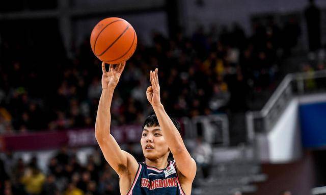 广厦男篮表现抢眼，实力强劲