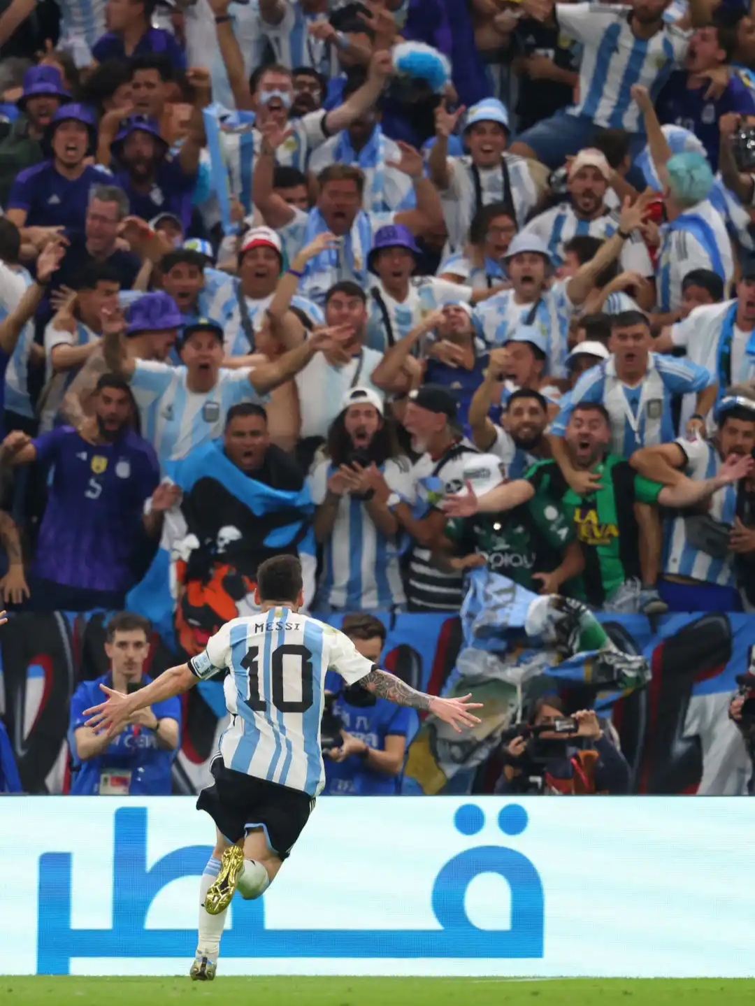 西甲巴塞-惨败巴黎，梅西徒让一球