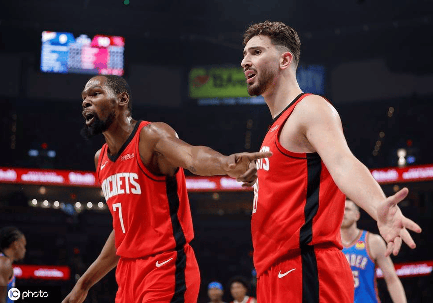 NBA季后赛半决赛拉开战幕，猛龙逆袭，火箭乱舞