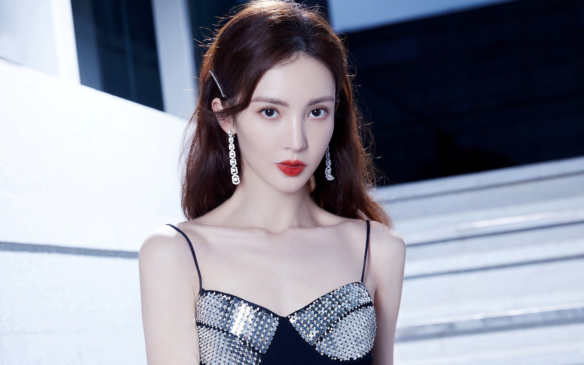 跨界狂飙，拉文F1首秀森林狼式接管，粉碎76人阴影