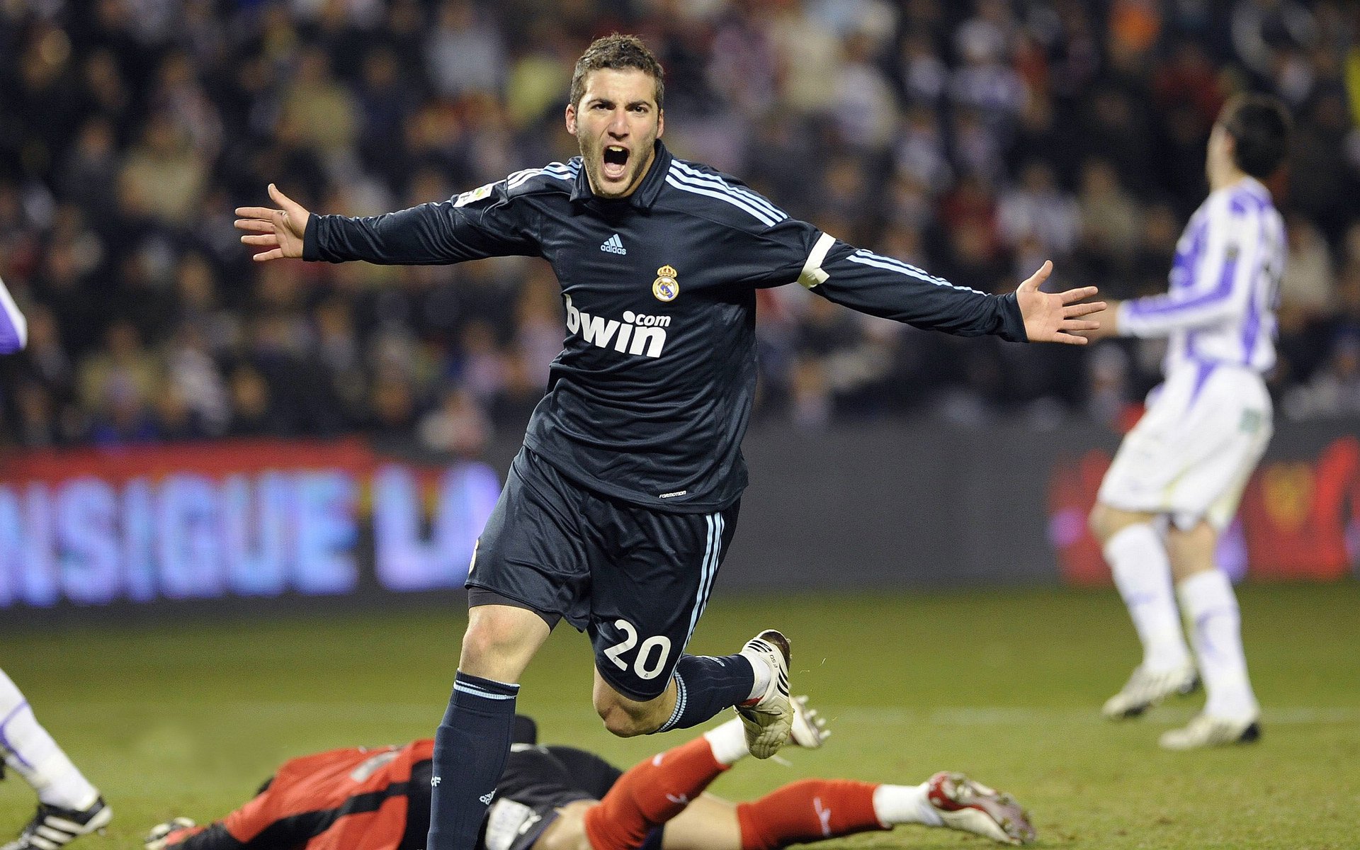 狼王新生,爱德华兹在抢七之夜的绝对统治