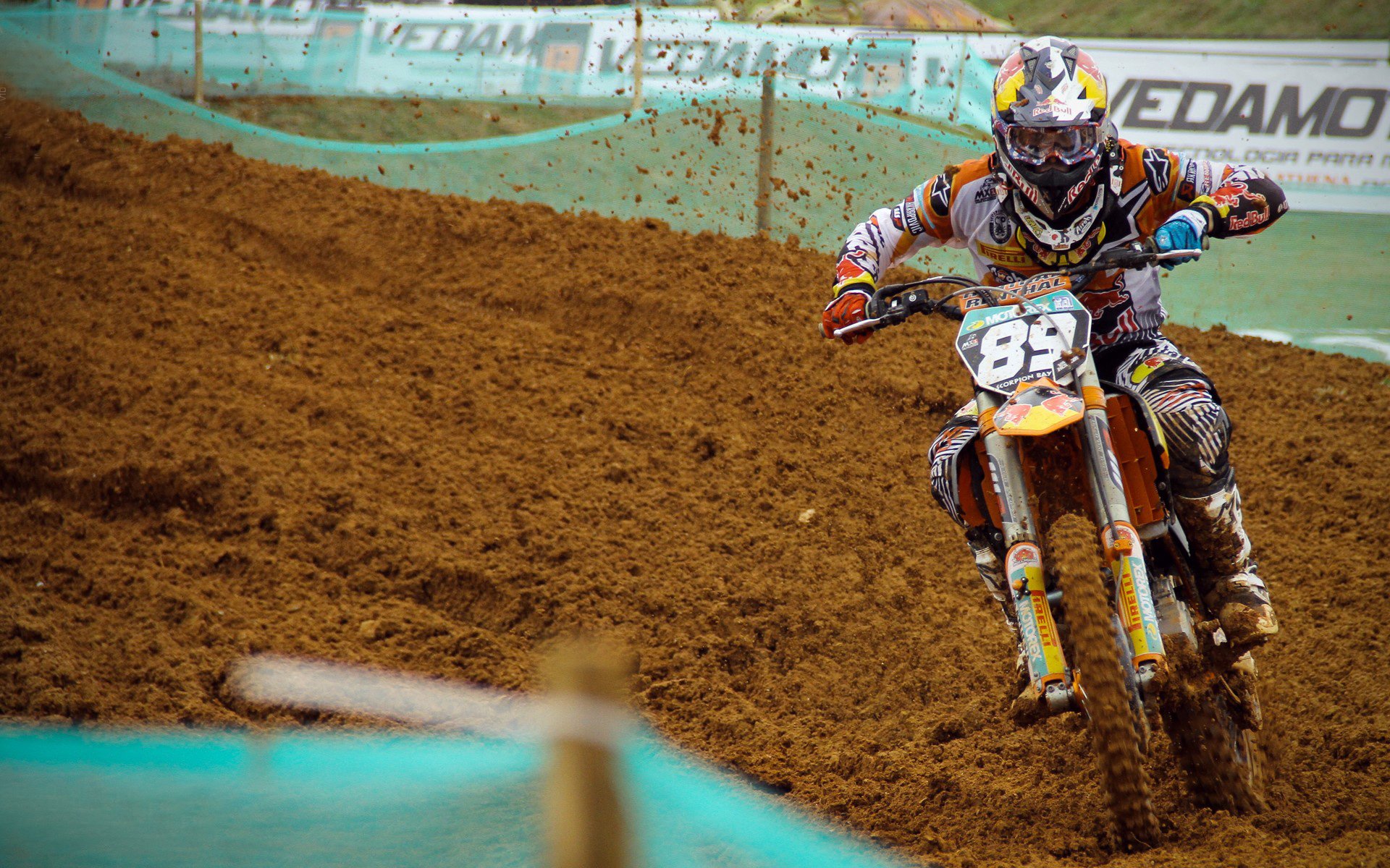 穹顶之下,当篮球宇宙收缩为约基奇指尖的舞台