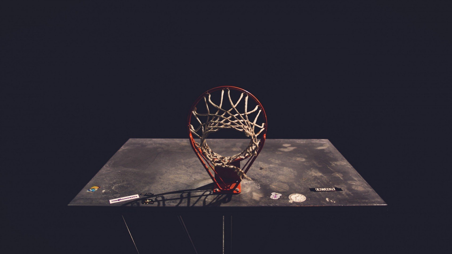 这是一篇基于您提供的关键词（NBA总决赛、雷霆、新疆队）创作的、带有强烈唯一性和平行宇宙科幻色彩的叙事文章